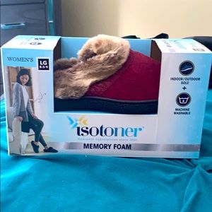 Isotoner Women Memory Foam Faux Fur Slippers